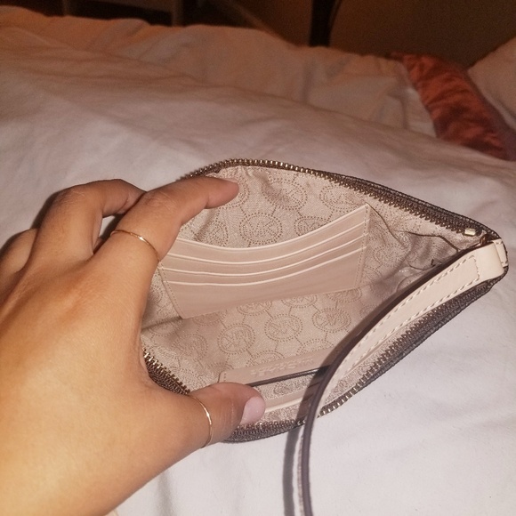 Michael Kors wristlet - Picture 2 of 4